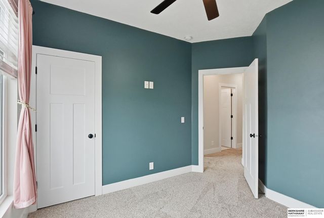 2205 Park Crest Drive, Papillion, NE 68133