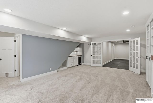 2205 Park Crest Drive, Papillion, NE 68133