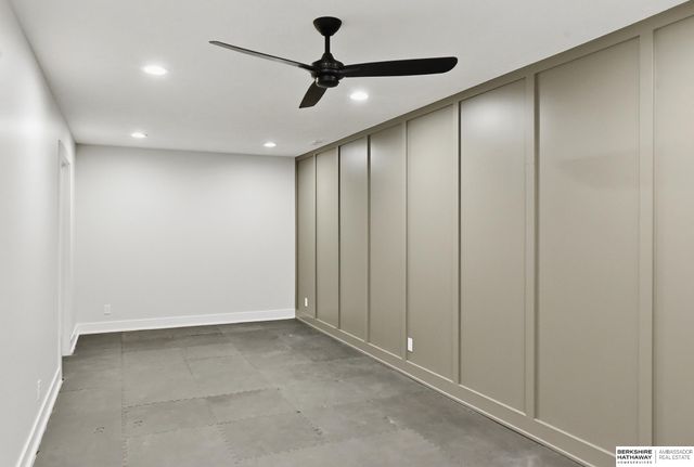 2205 Park Crest Drive, Papillion, NE 68133