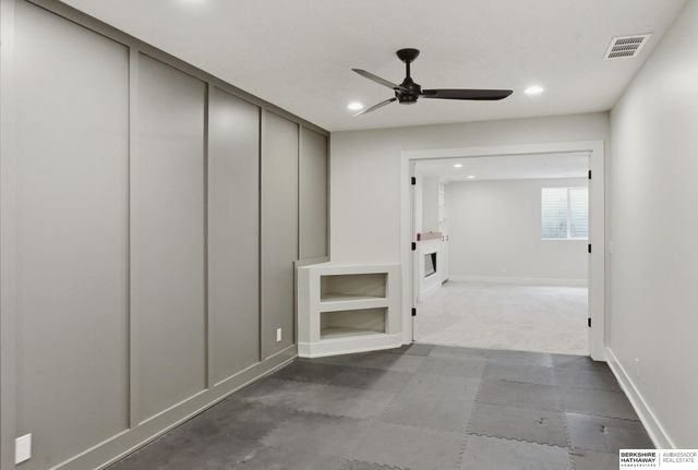 2205 Park Crest Drive, Papillion, NE 68133