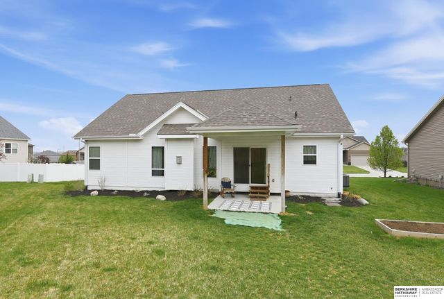 2205 Park Crest Drive, Papillion, NE 68133