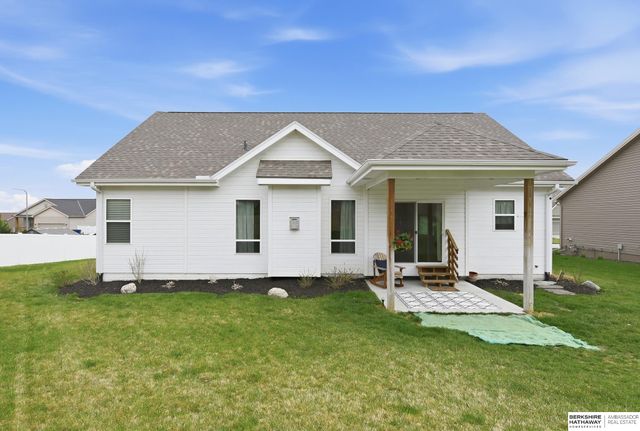 2205 Park Crest Drive, Papillion, NE 68133