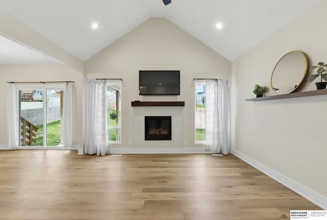 2205 Park Crest Drive, Papillion, NE 68133