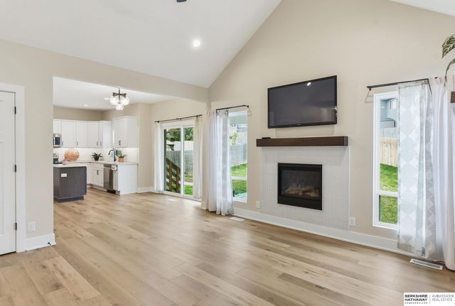 2205 Park Crest Drive, Papillion, NE 68133