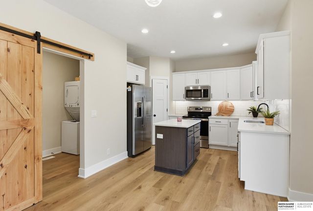 2205 Park Crest Drive, Papillion, NE 68133