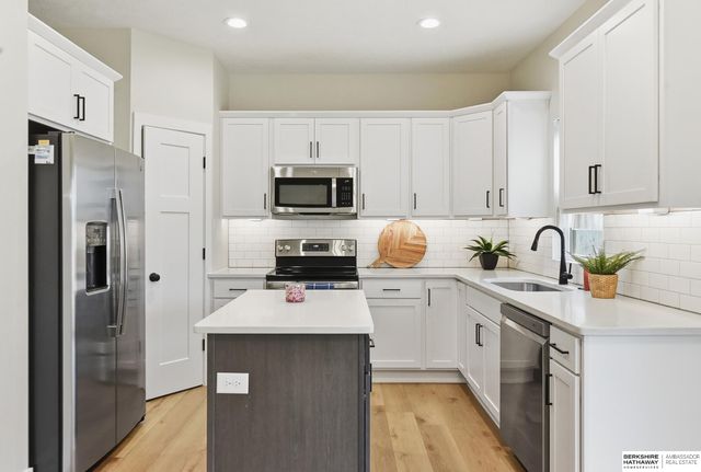 2205 Park Crest Drive, Papillion, NE 68133