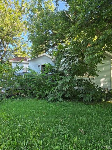 735 E Adams Street, Belleville, IL 62220