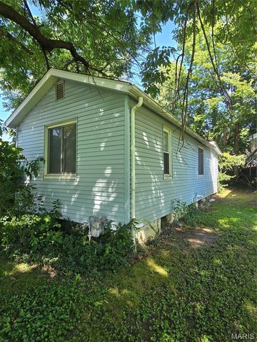 735 E Adams Street, Belleville, IL 62220