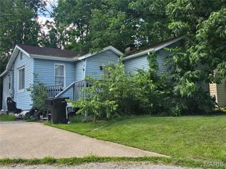 735 E Adams Street, Belleville, IL 62220