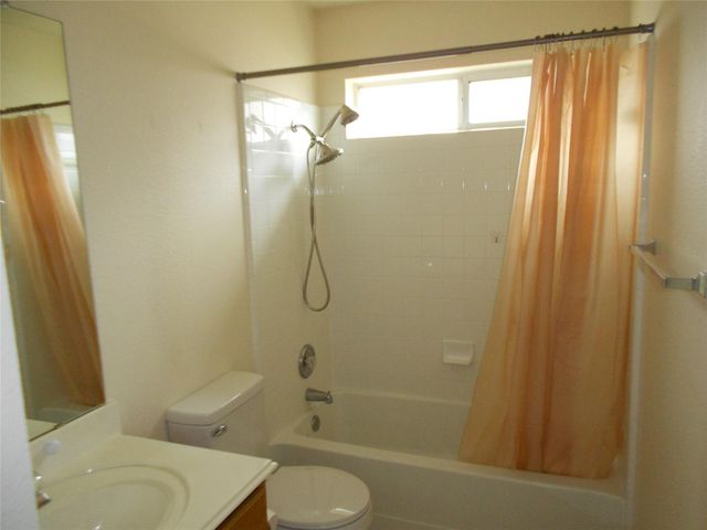 701 Los Robles RD, Leander, TX 78641