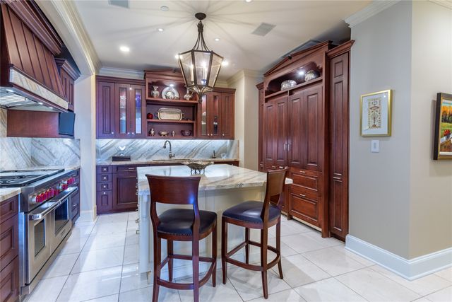 2525 N PEARL Street 903, Dallas, TX 75201