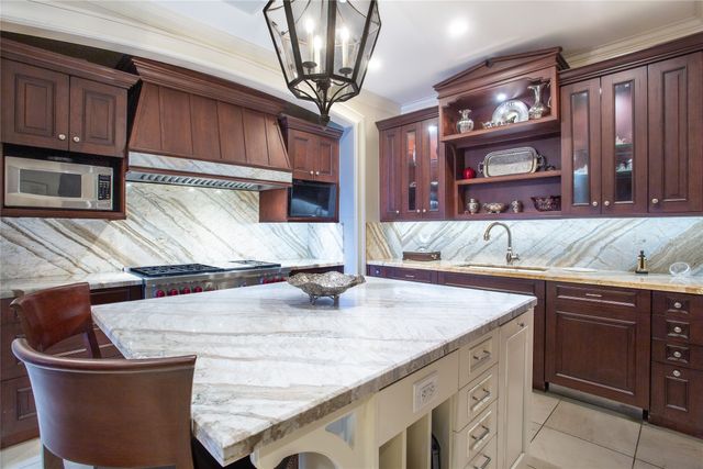 2525 N PEARL Street 903, Dallas, TX 75201