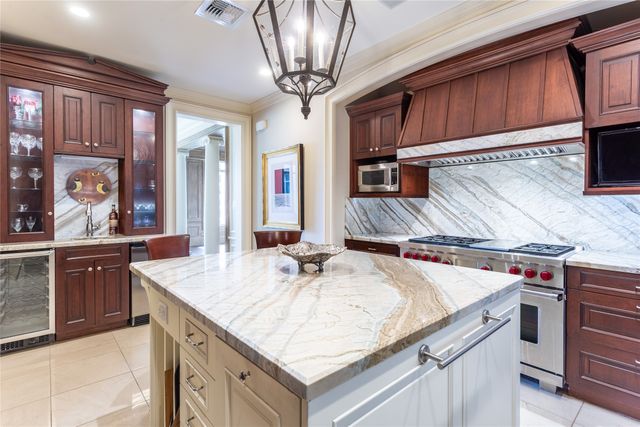 2525 N PEARL Street 903, Dallas, TX 75201