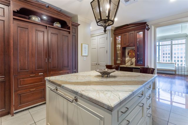 2525 N PEARL Street 903, Dallas, TX 75201