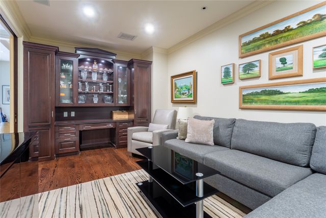 2525 N PEARL Street 903, Dallas, TX 75201