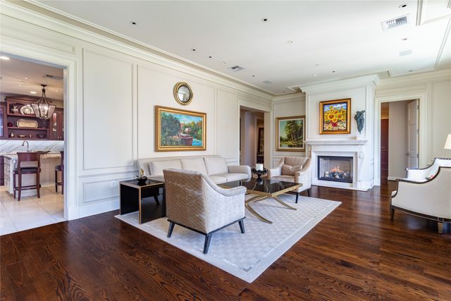 2525 N PEARL Street 903, Dallas, TX 75201