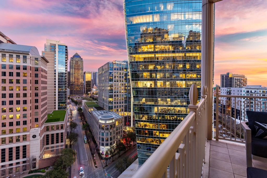 2525 N PEARL Street 903, Dallas, TX 75201