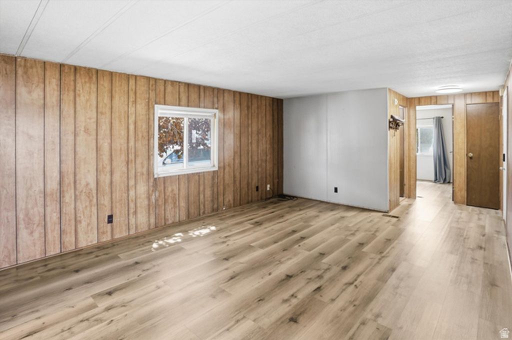 Image 2 of property listing at 3860 MIDLAND DR #A-60, Roy, UT 84067