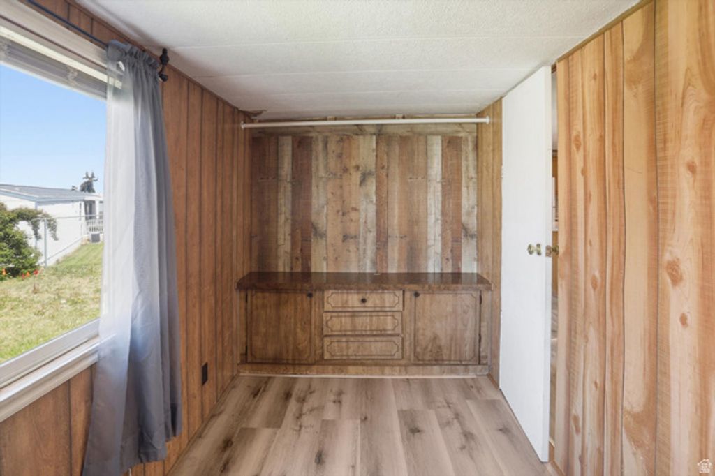 Image 11 of property listing at 3860 MIDLAND DR #A-60, Roy, UT 84067