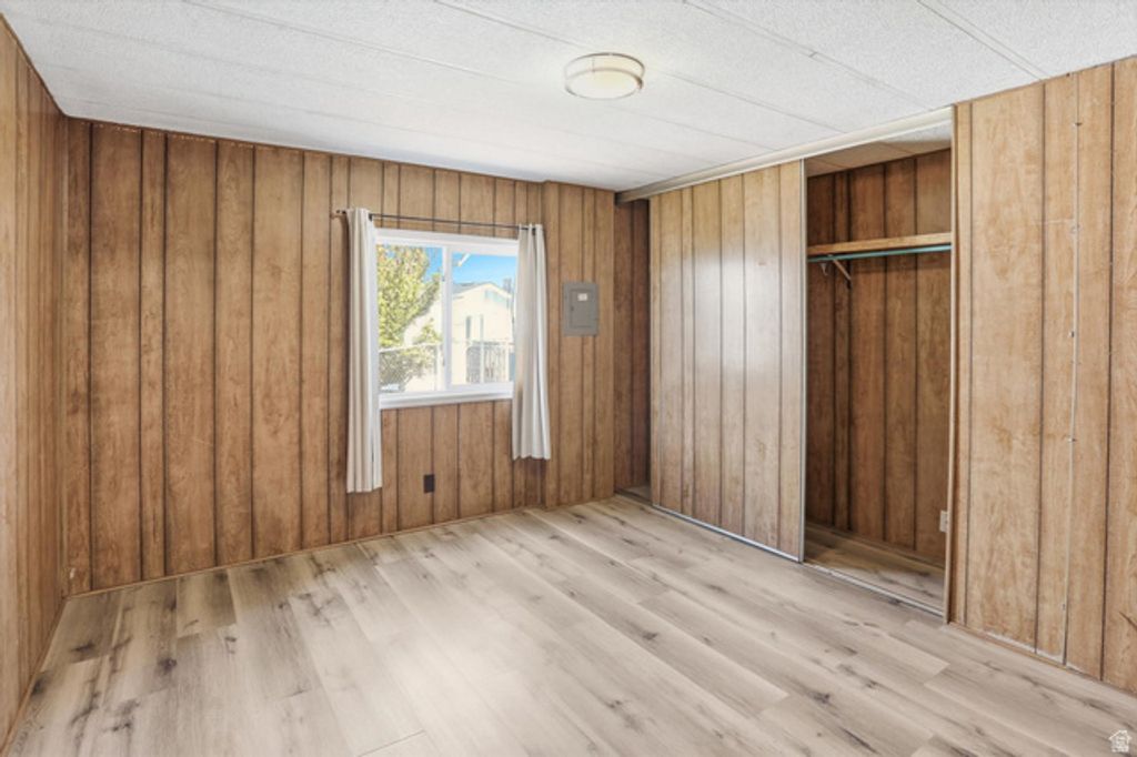 Image 15 of property listing at 3860 MIDLAND DR #A-60, Roy, UT 84067