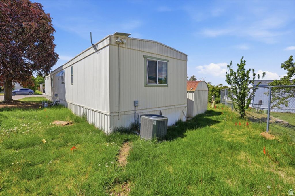 Image 19 of property listing at 3860 MIDLAND DR #A-60, Roy, UT 84067