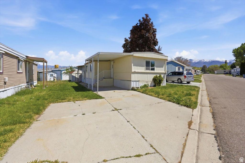 Image 20 of property listing at 3860 MIDLAND DR #A-60, Roy, UT 84067