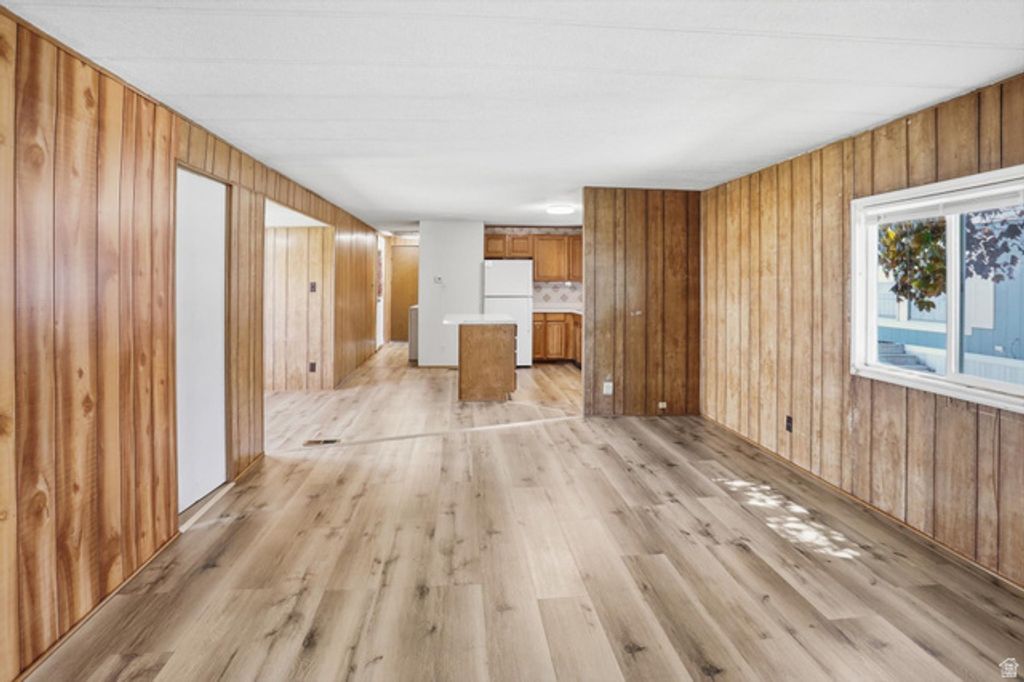 Image 3 of property listing at 3860 MIDLAND DR #A-60, Roy, UT 84067