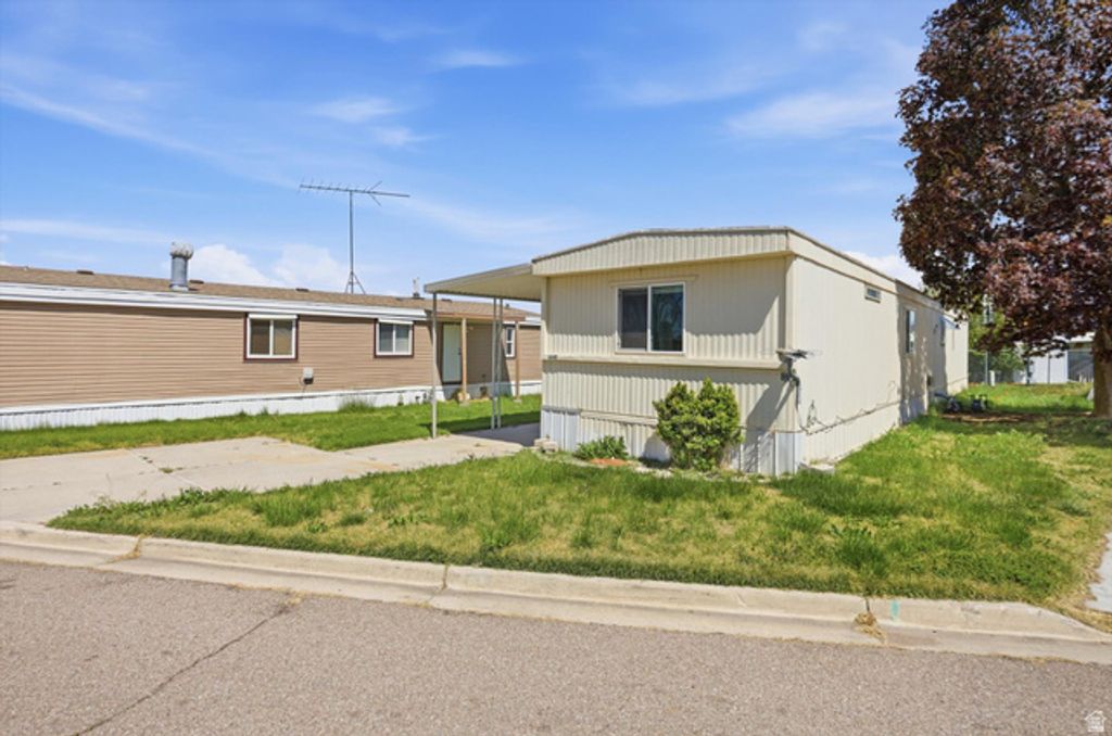 Image 21 of property listing at 3860 MIDLAND DR #A-60, Roy, UT 84067