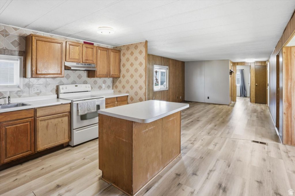 Image 4 of property listing at 3860 MIDLAND DR #A-60, Roy, UT 84067
