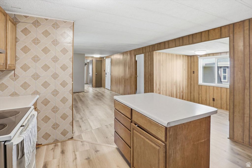 Image 5 of property listing at 3860 MIDLAND DR #A-60, Roy, UT 84067