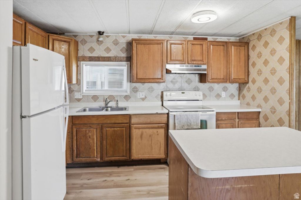 Image 6 of property listing at 3860 MIDLAND DR #A-60, Roy, UT 84067