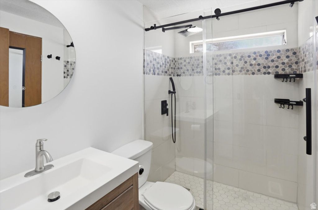 Image 7 of property listing at 3860 MIDLAND DR #A-60, Roy, UT 84067