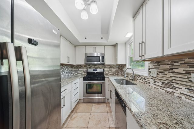1663 Longvalley Drive, Northbrook, IL 60062