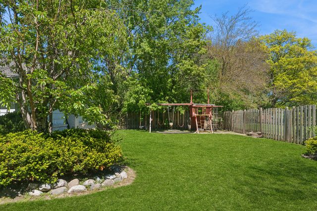 1663 Longvalley Drive, Northbrook, IL 60062