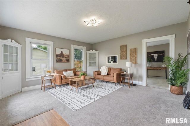 301 N 1ST Street, Long Grove, IA 52756