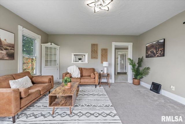 301 N 1ST Street, Long Grove, IA 52756