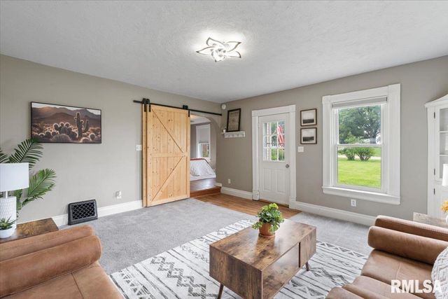 301 N 1ST Street, Long Grove, IA 52756