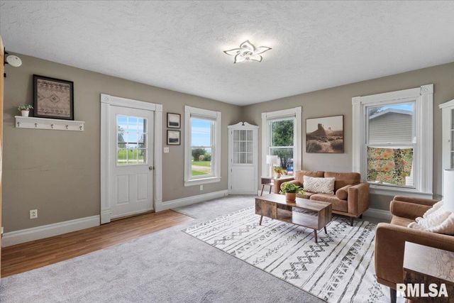 301 N 1ST Street, Long Grove, IA 52756