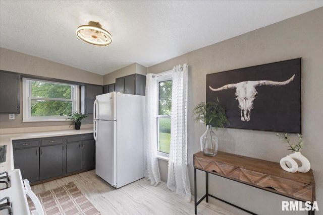 301 N 1ST Street, Long Grove, IA 52756