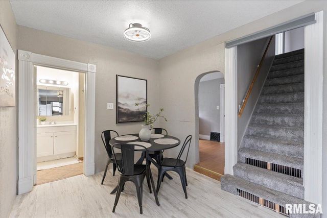 301 N 1ST Street, Long Grove, IA 52756