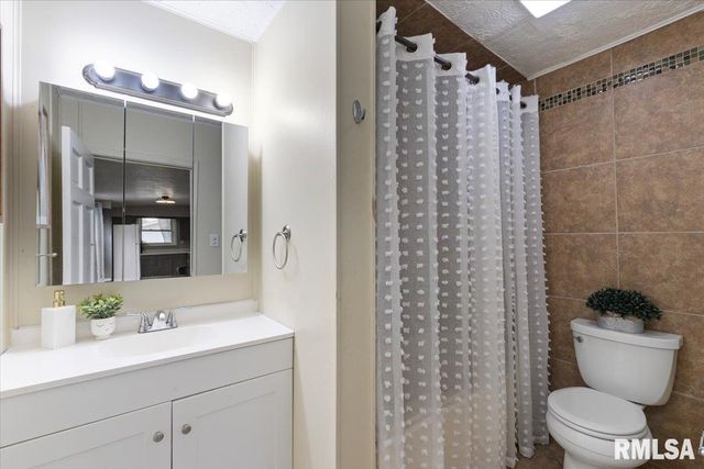 301 N 1ST Street, Long Grove, IA 52756