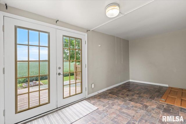 301 N 1ST Street, Long Grove, IA 52756