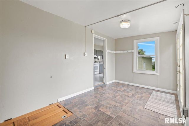 301 N 1ST Street, Long Grove, IA 52756