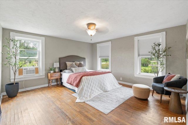 301 N 1ST Street, Long Grove, IA 52756