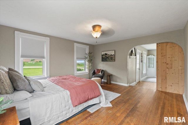 301 N 1ST Street, Long Grove, IA 52756