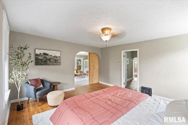 301 N 1ST Street, Long Grove, IA 52756