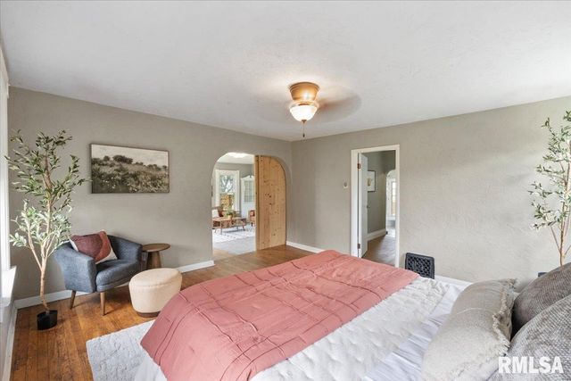 301 N 1ST Street, Long Grove, IA 52756