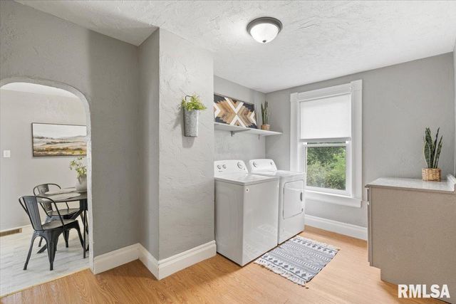 301 N 1ST Street, Long Grove, IA 52756