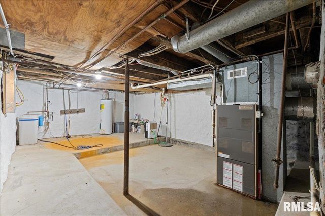 301 N 1ST Street, Long Grove, IA 52756