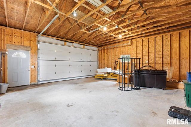 301 N 1ST Street, Long Grove, IA 52756